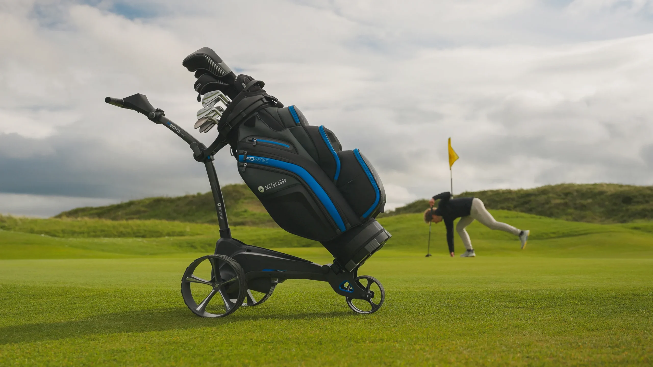 Golf Shop 2 Golf Shop -Golf Shop M5 GPS DHC with Golfer Putting scaled